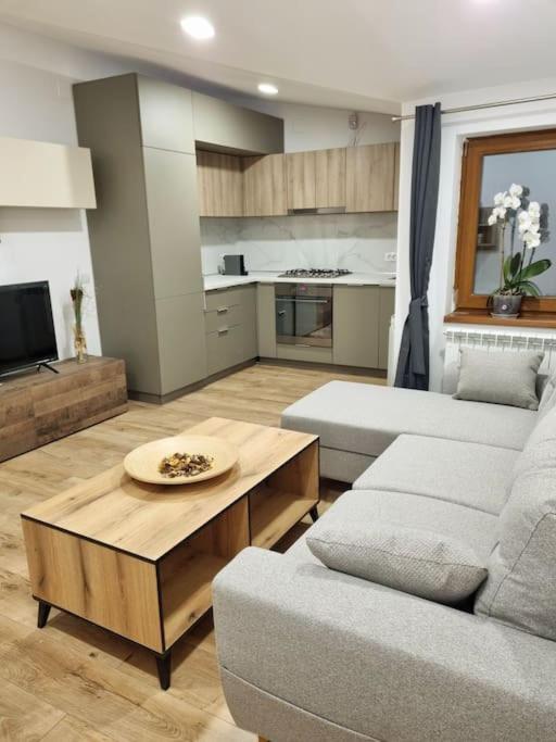 Cozy Apartment Near City Center Bucareste Exterior foto