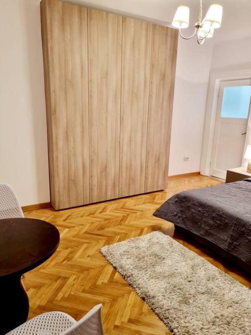 Cozy Apartment Near City Center Bucareste Exterior foto