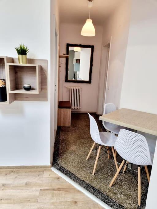 Cozy Apartment Near City Center Bucareste Exterior foto