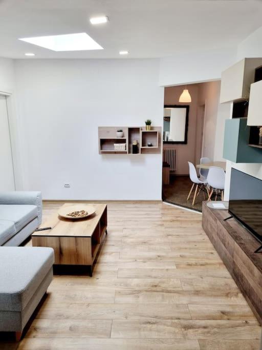 Cozy Apartment Near City Center Bucareste Exterior foto